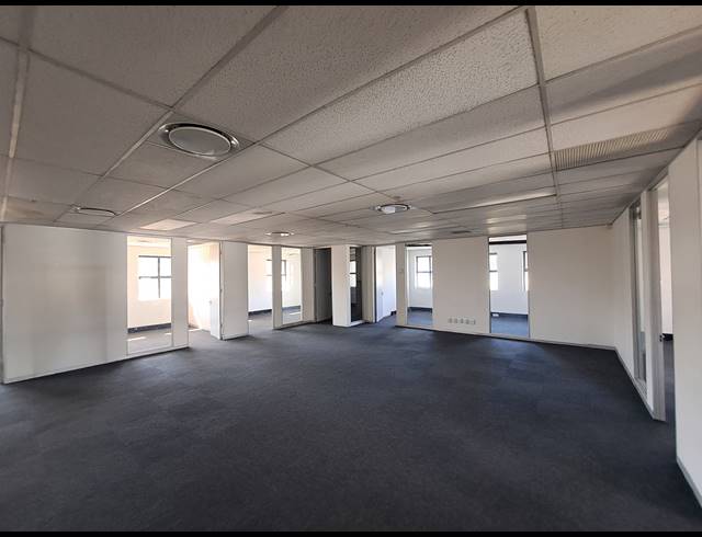 281M² OFFICE TO LET IN HYDE PARK